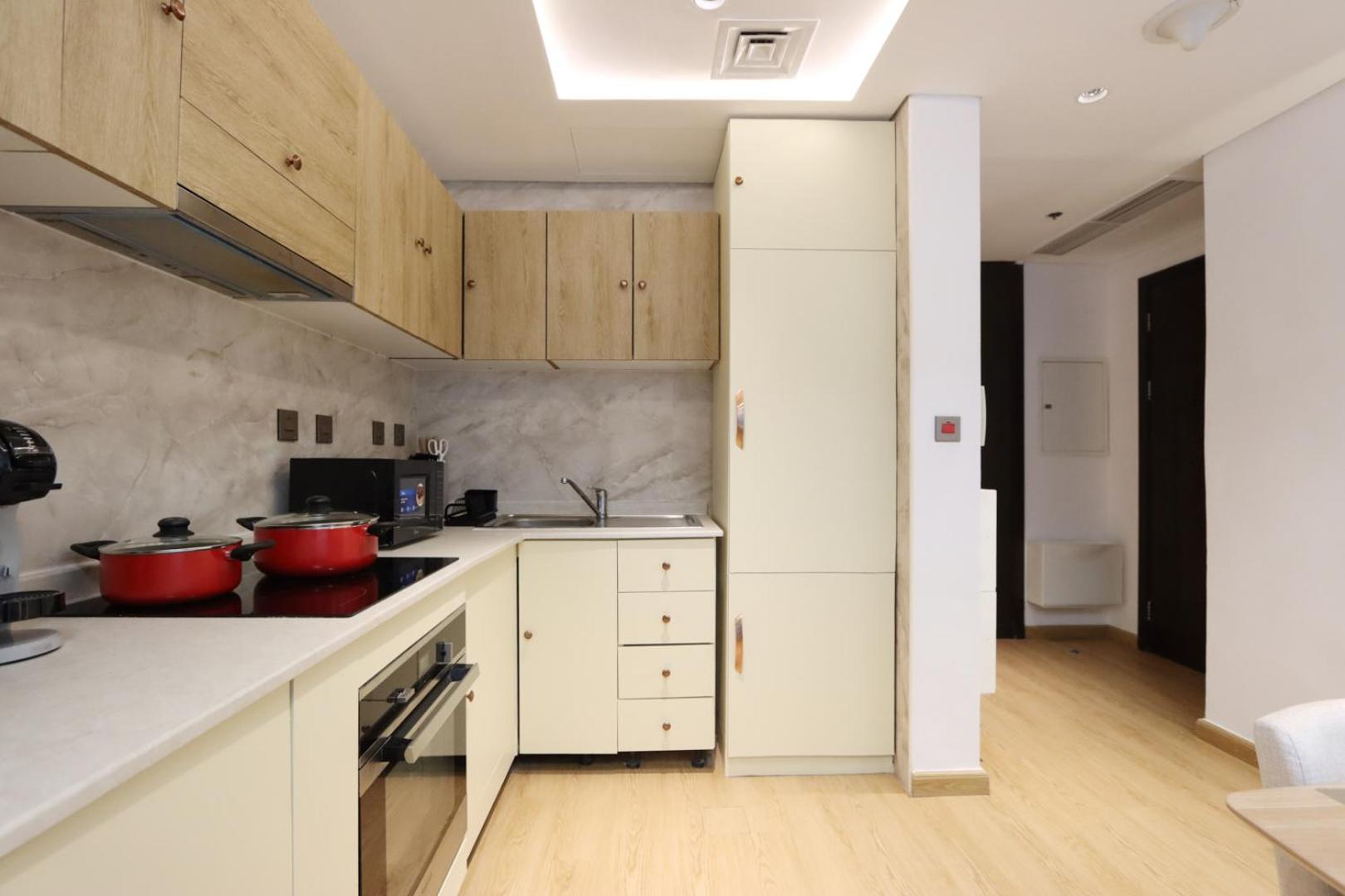 Stylish With Spacious Balcony Walk To Jbr Dubai